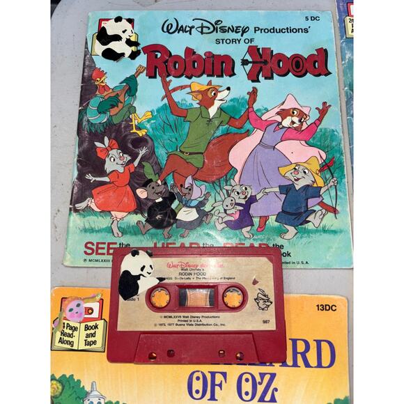 4 Walt Disney's Robin Hood Cinderella Peterpan Bambi Wizard of Oz Books on Tape - Picture 1 of 5